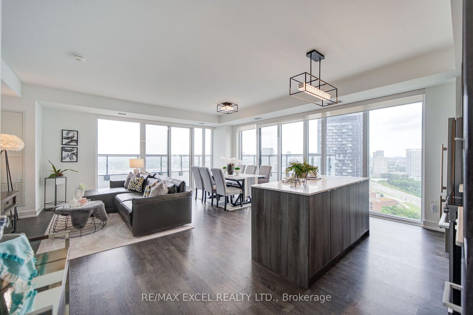 Property Photo: 20 Inn On The Park Drive 2331 ON M3C 0P8