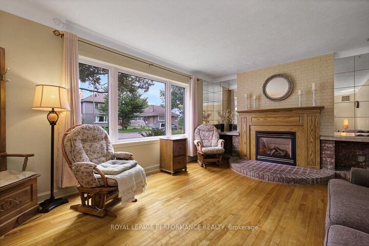 Property Photo: 550 Wolffdale Crescent ON K1K 1N5