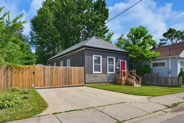 Property Photo:  872 Stedwell Street  ON N5Z 1L8 