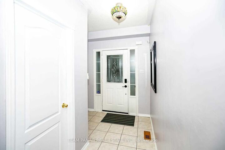 Property Photo:  4 Queen Anne Drive  ON L7A 1X1 