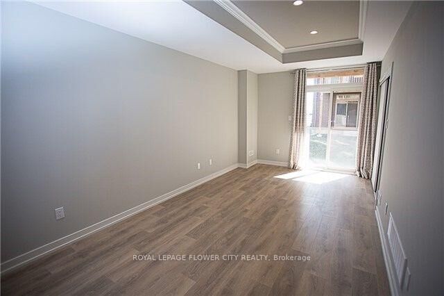 Property Photo:  220 Huguenot Road  ON L6H 0L6 