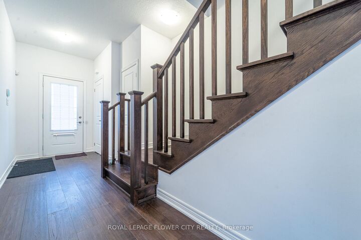 Property Photo:  413 16th Street E  ON L9A 4K4 