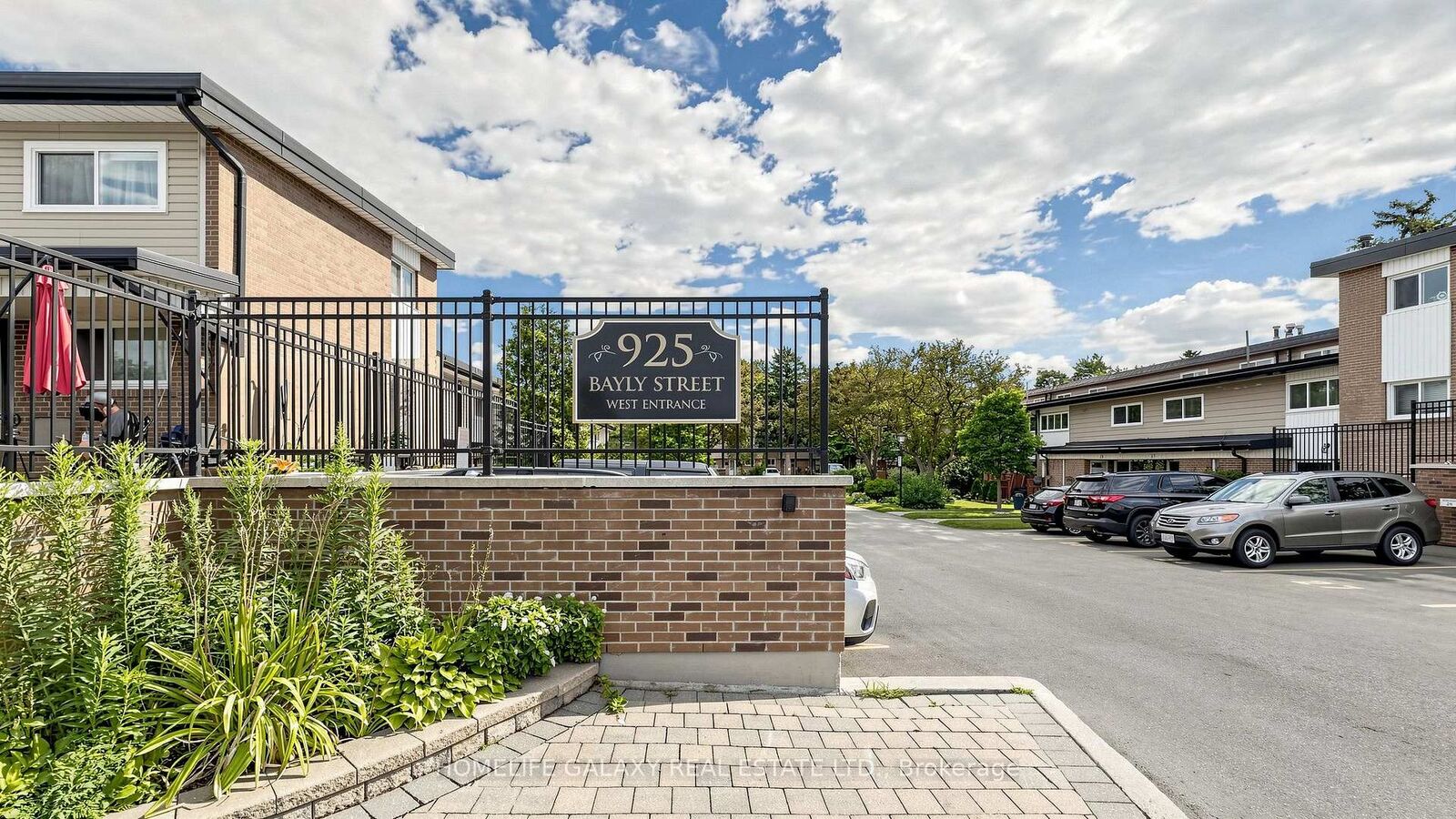 Property Photo:  925 Bayly Street 16  ON L1W 1L4 