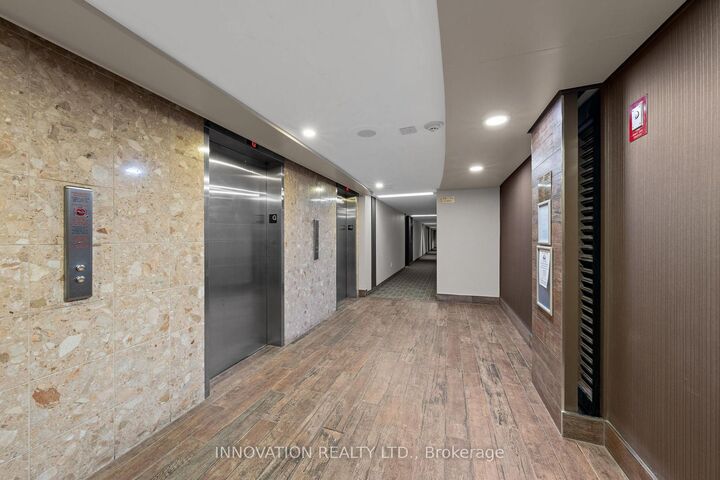 Property Photo:  20 Chesterton Drive 1214  ON K2E 6Z7 