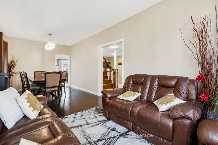 Property Photo: 264 Country Lane ON L4N 0Y3