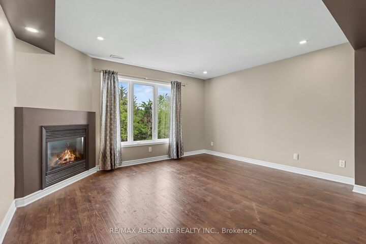 Property Photo:  294 Cresthaven Drive  ON K2G 6W4 