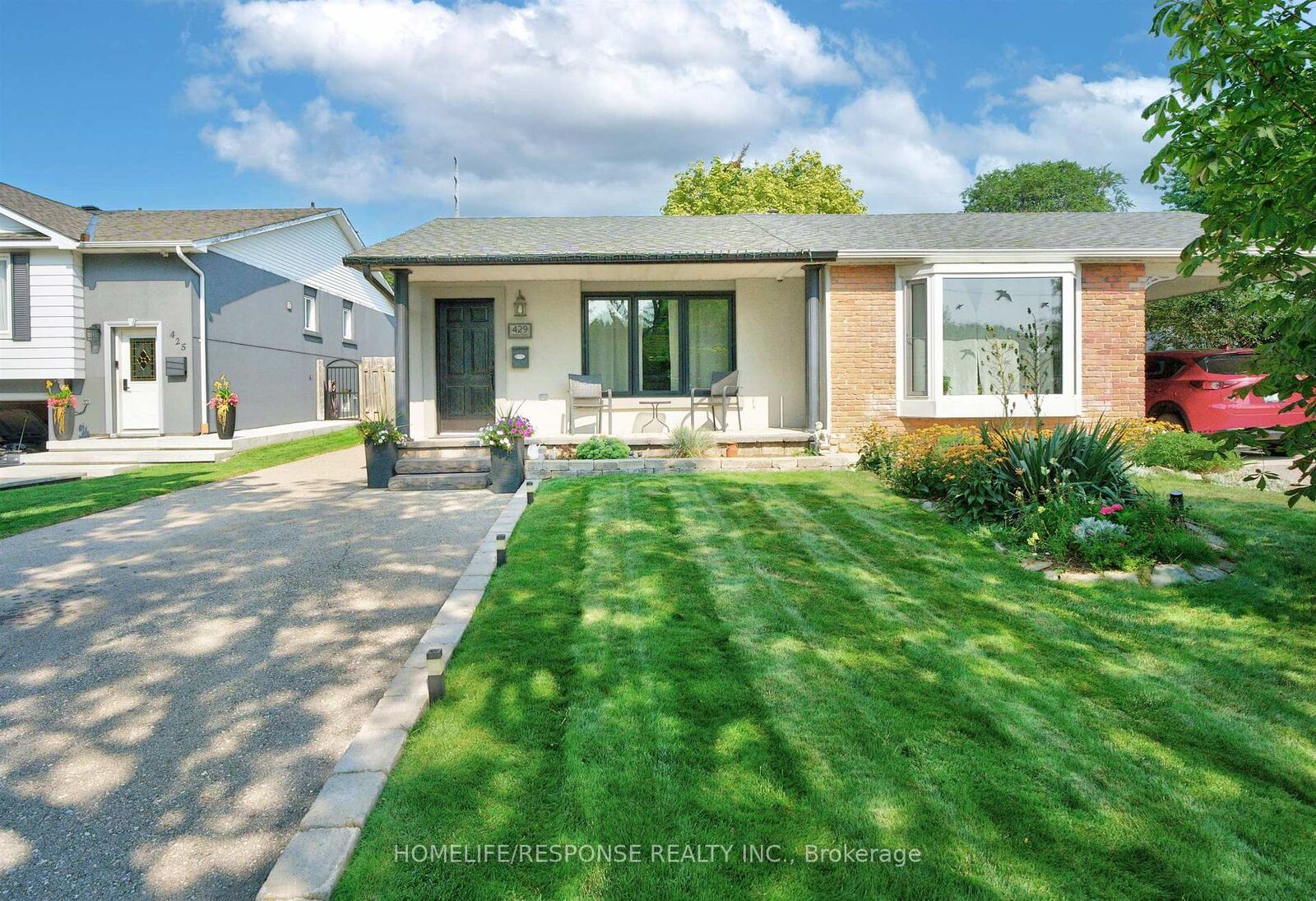 Property Photo: 429 Daralea Heights ON L5A 3H7