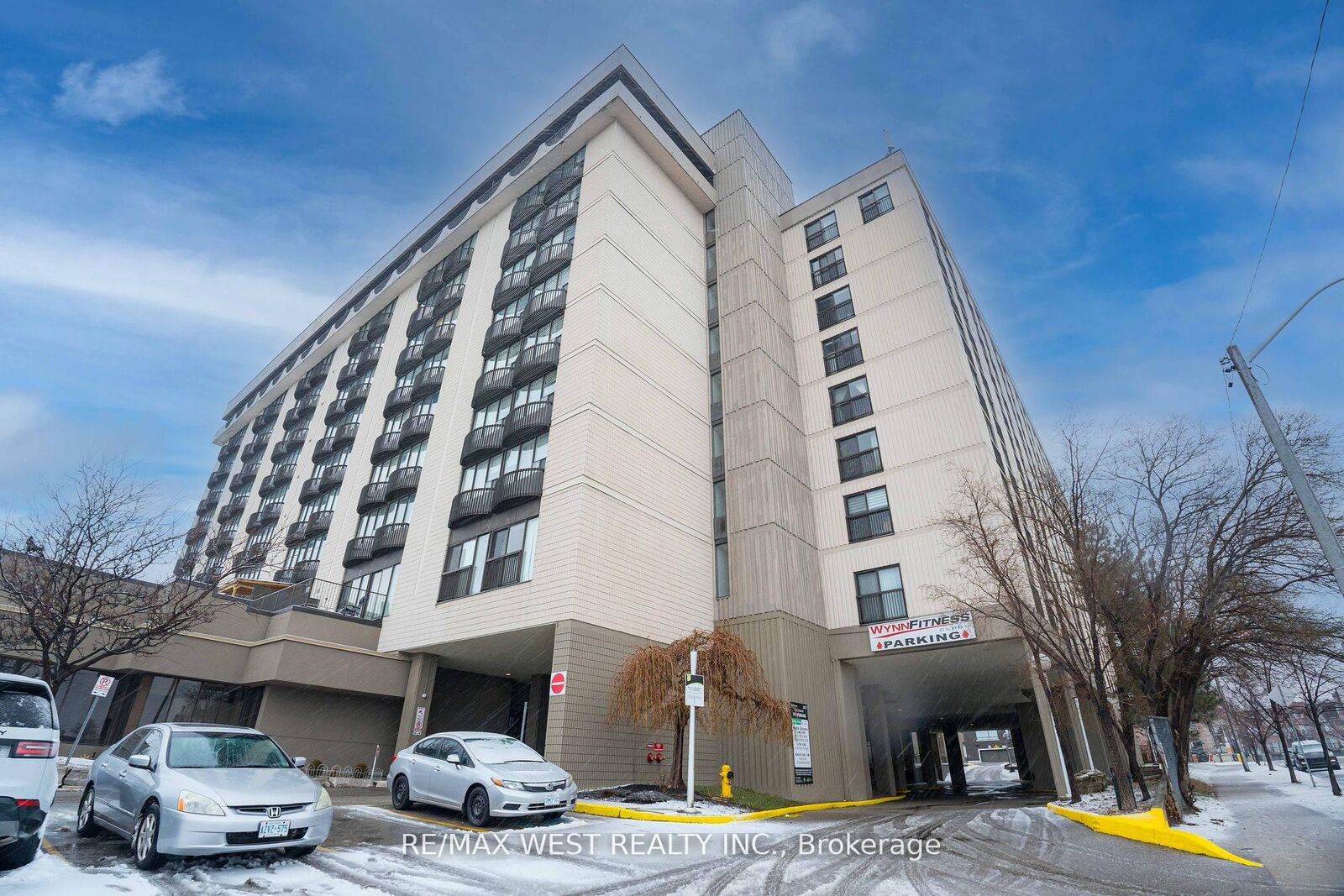 Property Photo:  2737 Keele Street 817  ON M3M 2E9 