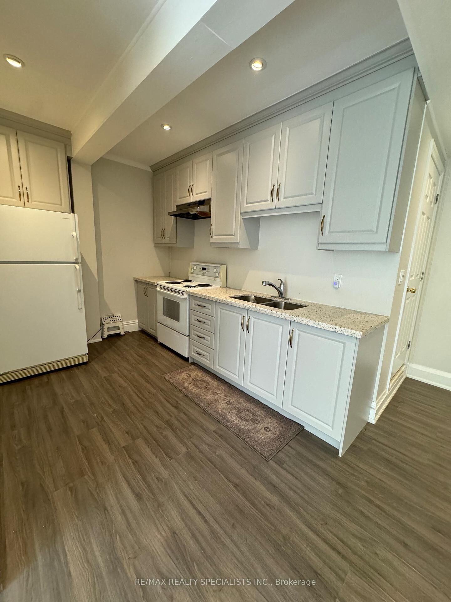 Property Photo:  118 Main Street E 1  ON L9V 3K5 