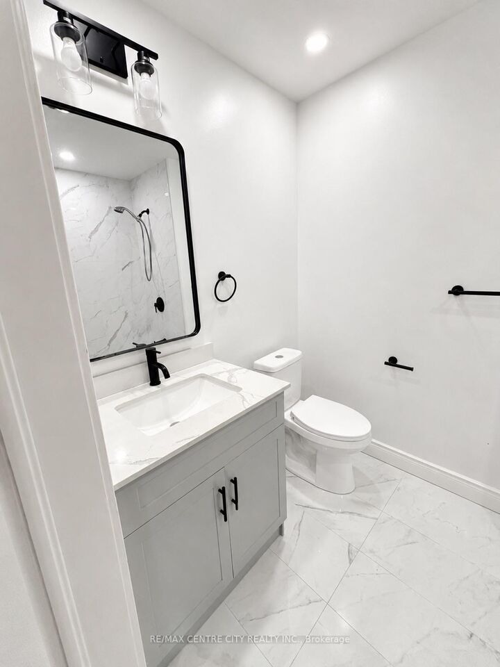 Property Photo: 81 Curtis Street 4 ON N5P 1H9