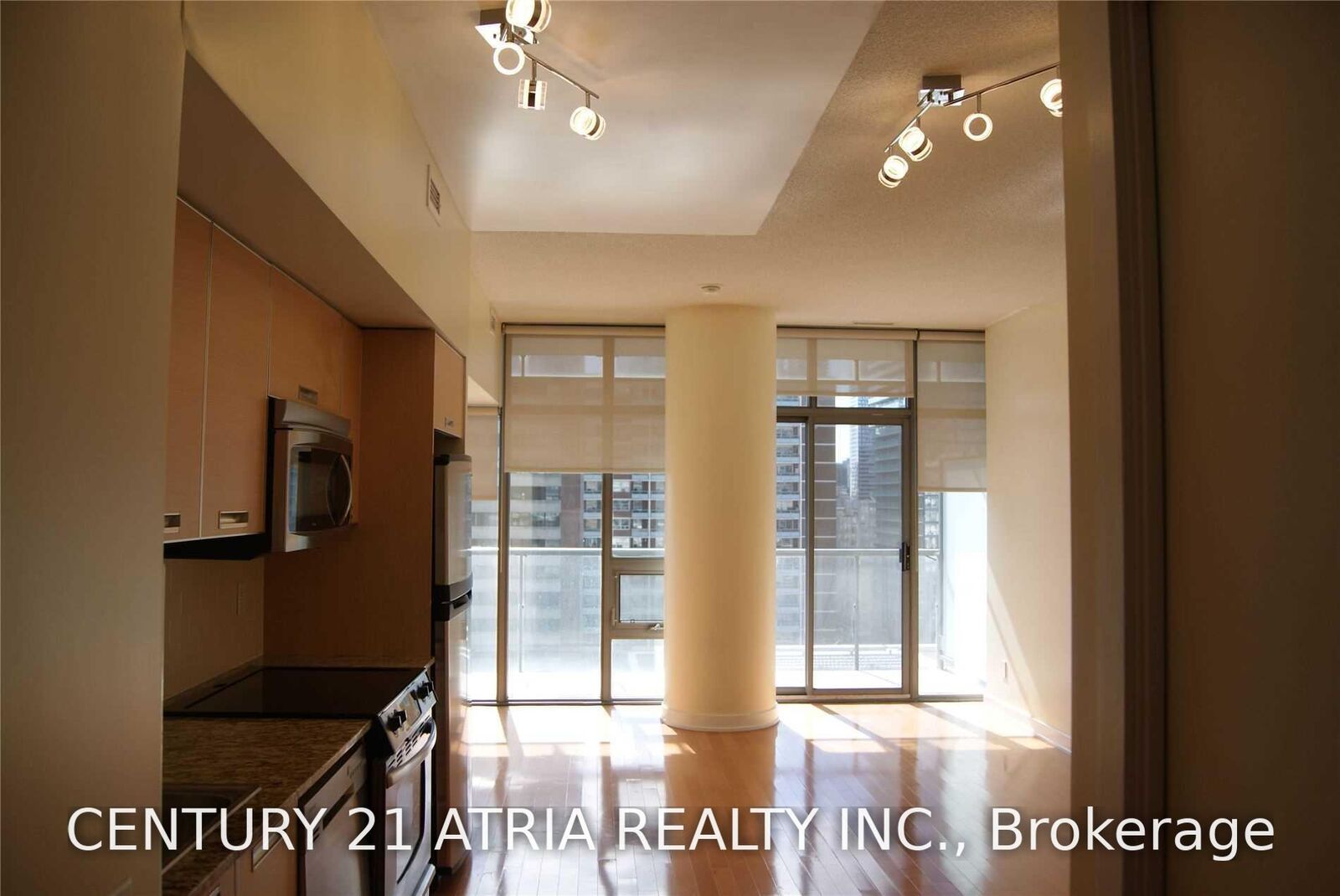 Property Photo:  33 Charles Street E 1304  ON M4Y 0A2 