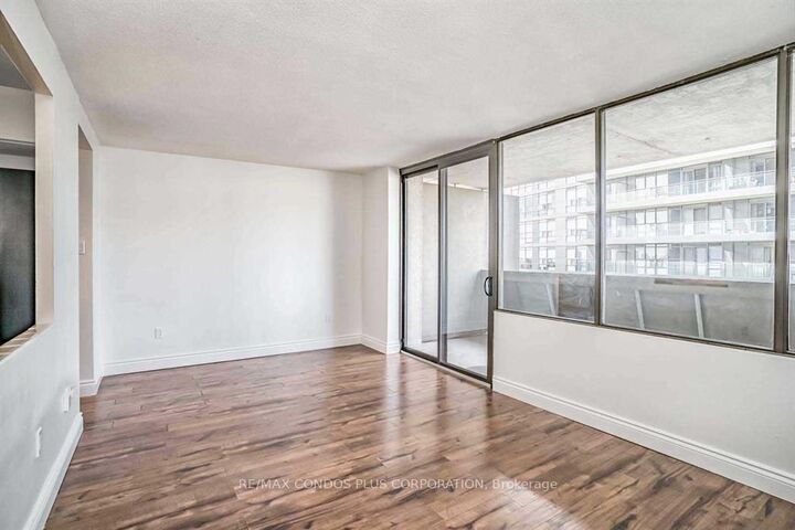 Property Photo:  720 Spadina Avenue 1011  ON M5S 2T9 