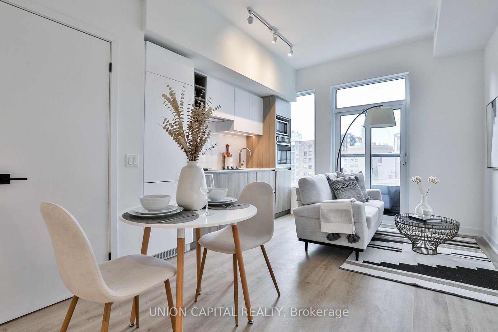 Property Photo: 319 Jarvis Street 1005 ON M5B 0C8