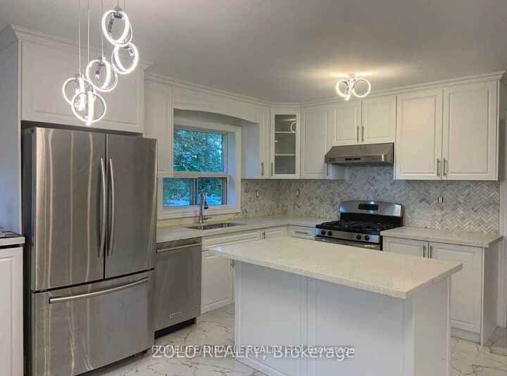 Photo de la propriété:  236 Main Renforth Drive  ON M9C 2K9 