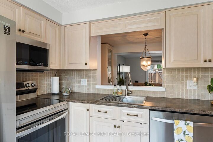 Property Photo:  6767 Thorold Stone Road 6  ON L2J 3W9 