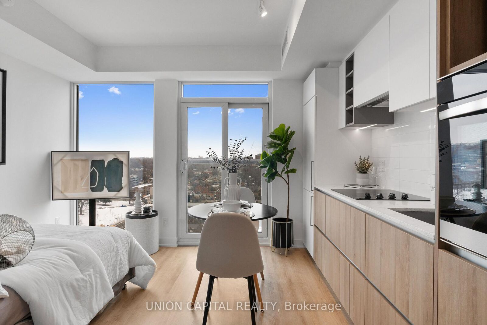 Property Photo: 319 Jarvis Street 1612 ON M5B 0C8