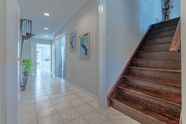 Property Photo: 121 Bighorn Crescent ON L6R 1G2