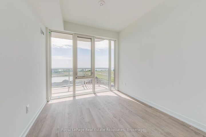 Property Photo:  220 Missinnihe Way 806  ON L5H 0A9 