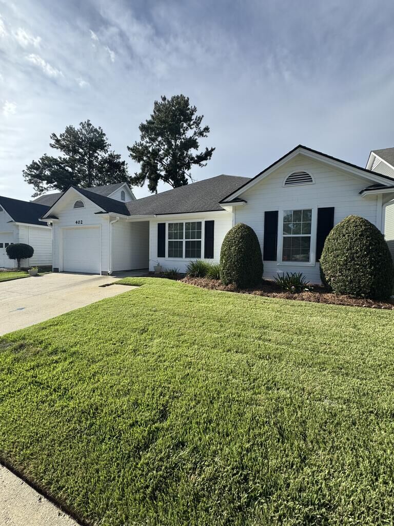 Property Photo: 402 Georgetown Circle GA 31602