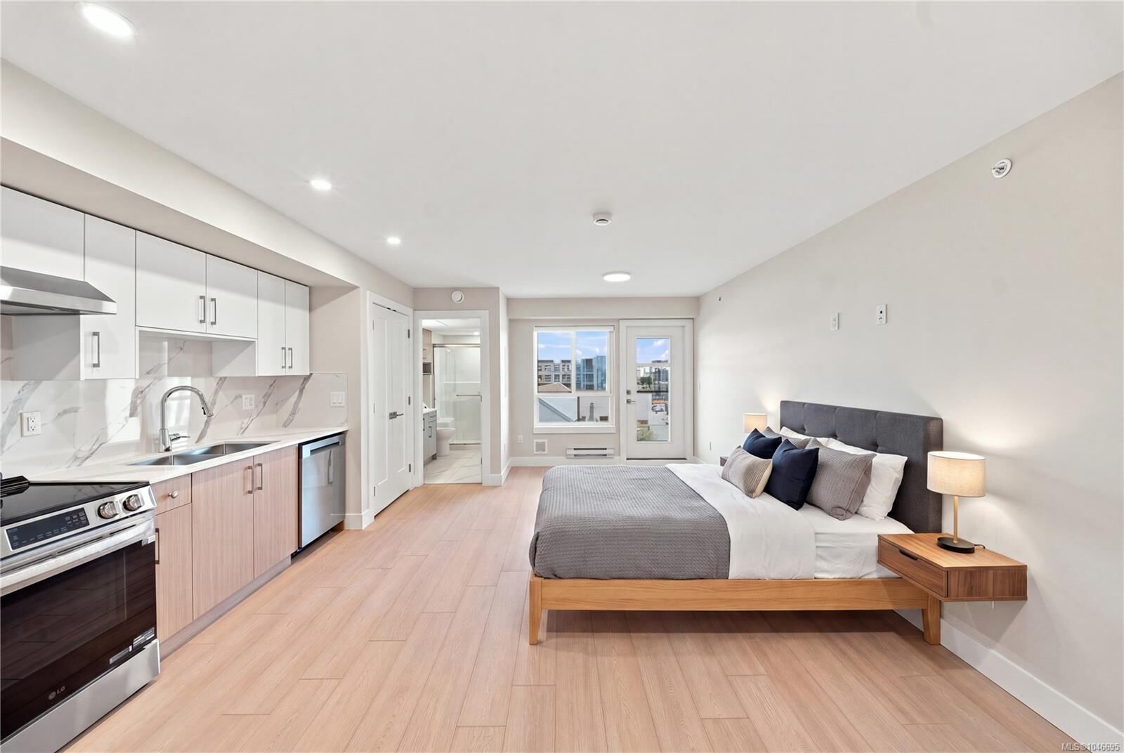 Property Photo:  171 Jensen Ave W #207  BC V9P 1K3 