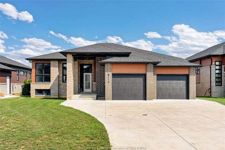 114 Hazel Crescent — photo 1