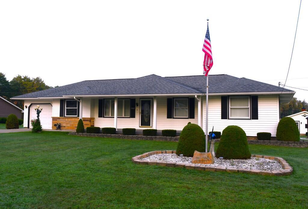Property Photo: 1507 Lake Lucy Road PA 16353