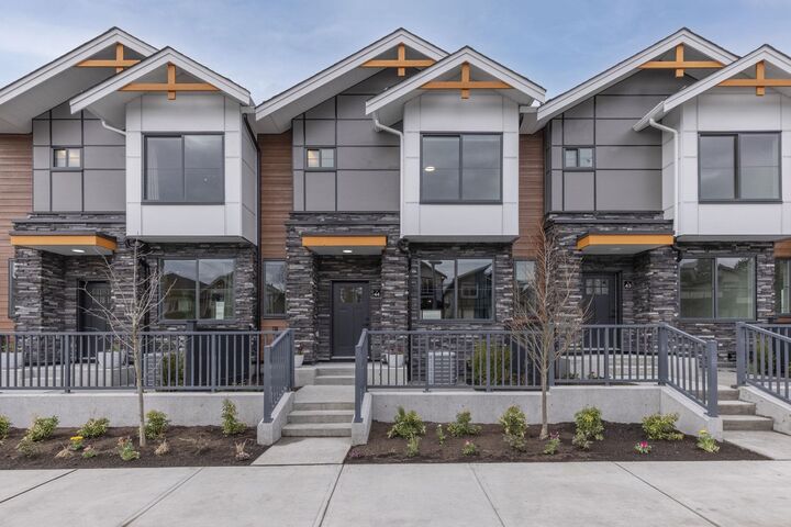 6035 141 Street 44 — photo 1