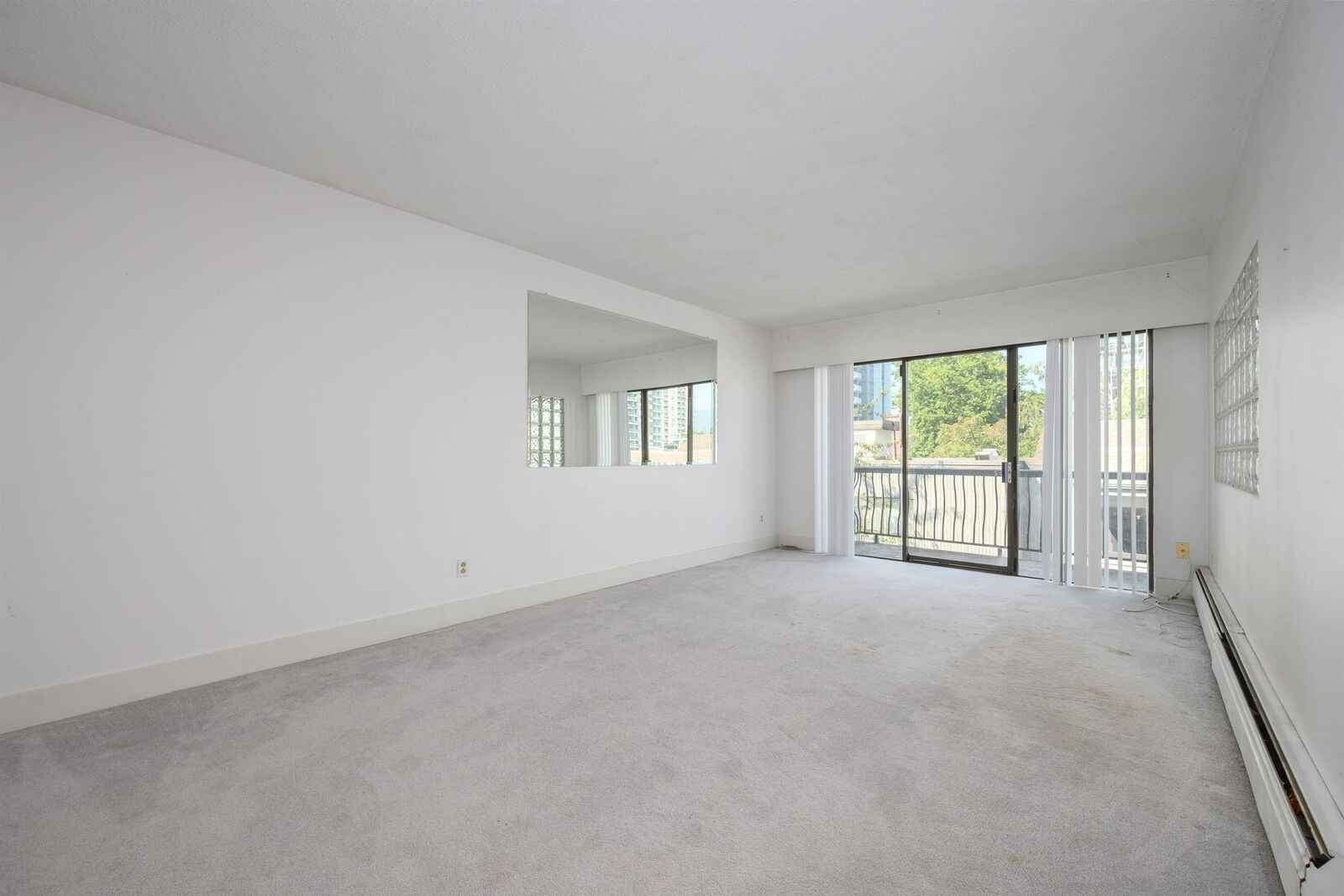 Property Photo: 214 E 15th Street 302 BC V7L 2R3