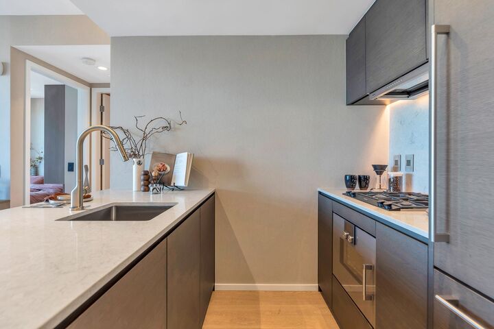 Property Photo: 1482 Robson Street 2204 BC V6G 0E4
