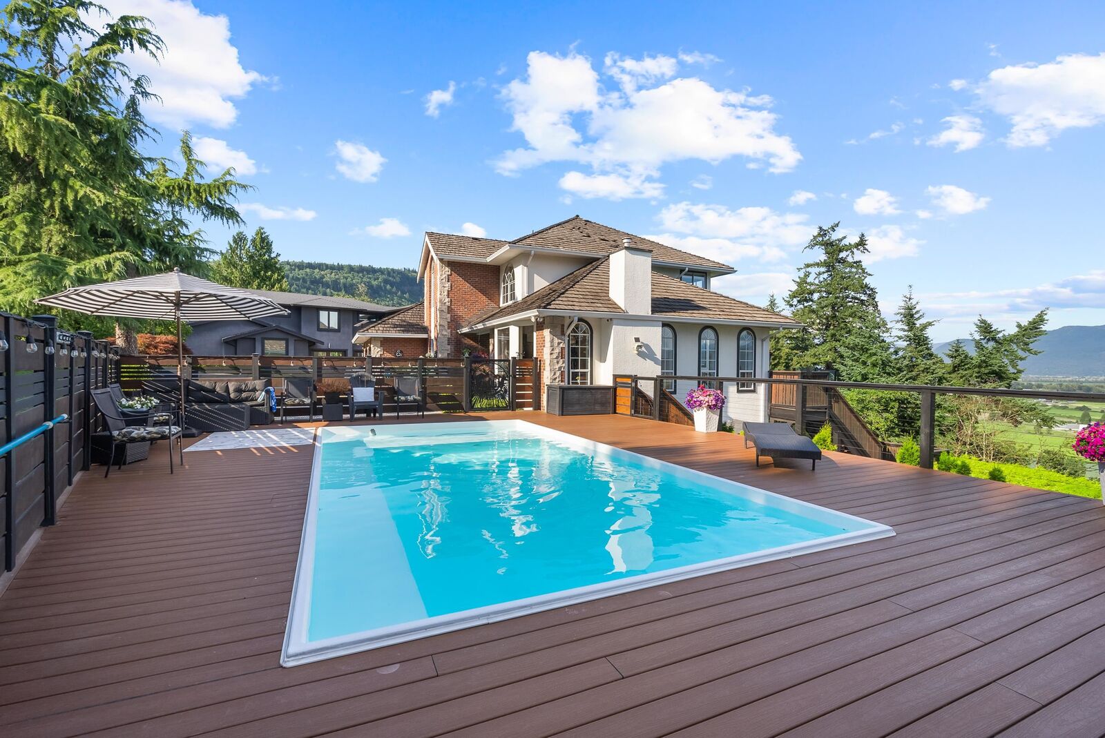 Property Photo: 35993 Eaglecrest Place BC V3G 1E7