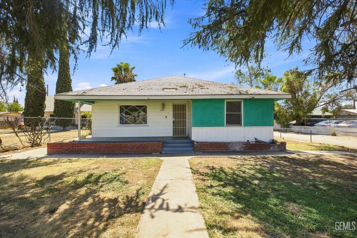 Property Photo:  2501 E California Avenue  CA 93307 