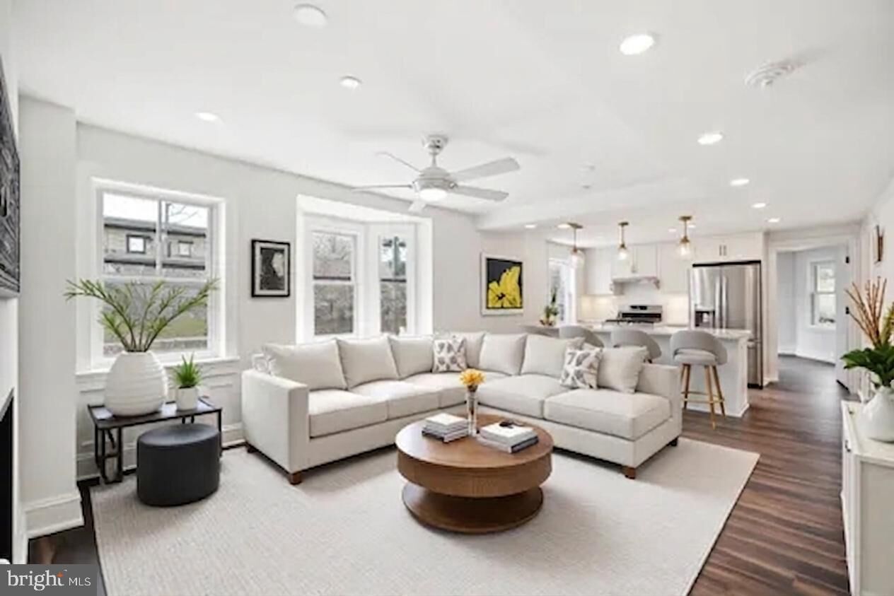 Property Photo:  1 Pennsylvania Avenue 2  PA 19087 