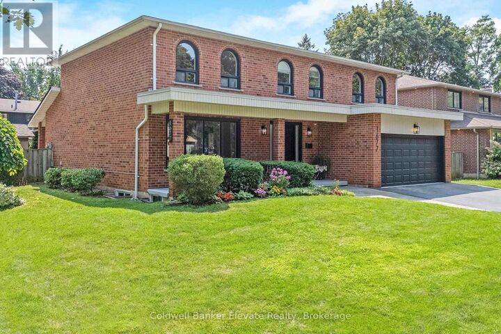 Property Photo: 1677 Sherwood Forrest Circle ON L5K 2G8