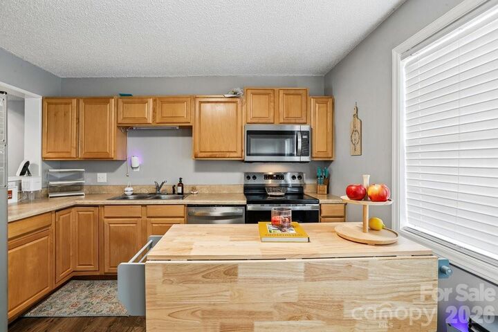 Property Photo:  1300 Larchmont Place 303  NC 28144 