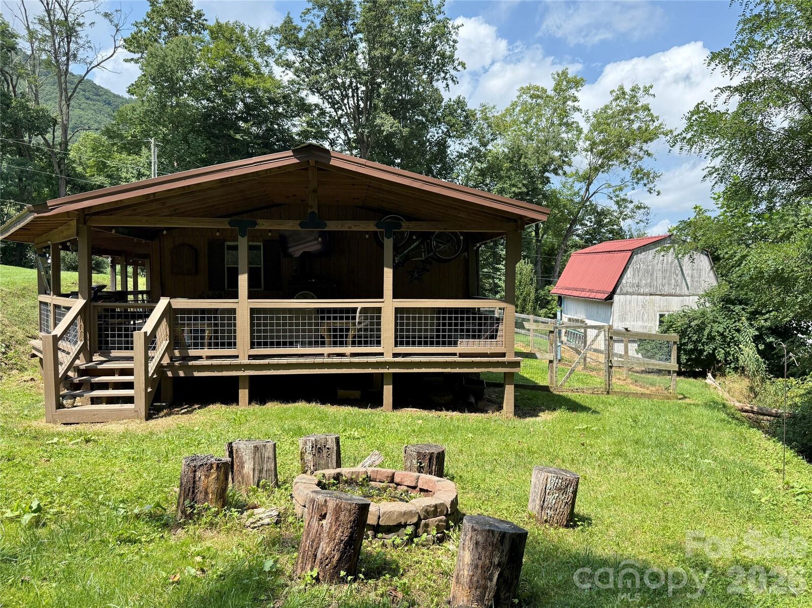 Property Photo: 433 Little Cove Road NC 28786