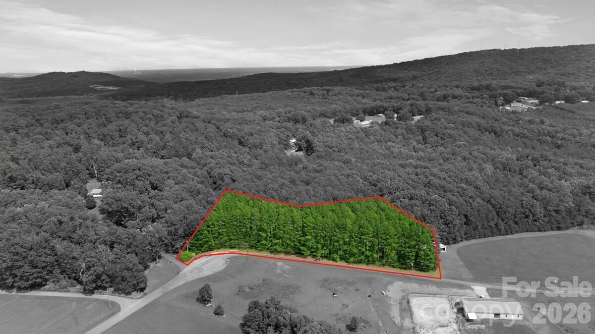 Property Photo:  01 Fishermans Lane 1  NC 28650 