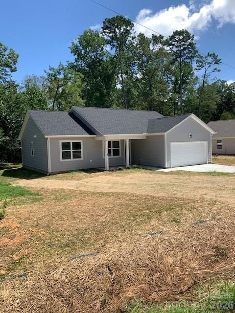 Property Photo: 13911 Stillwood Place NC 28105