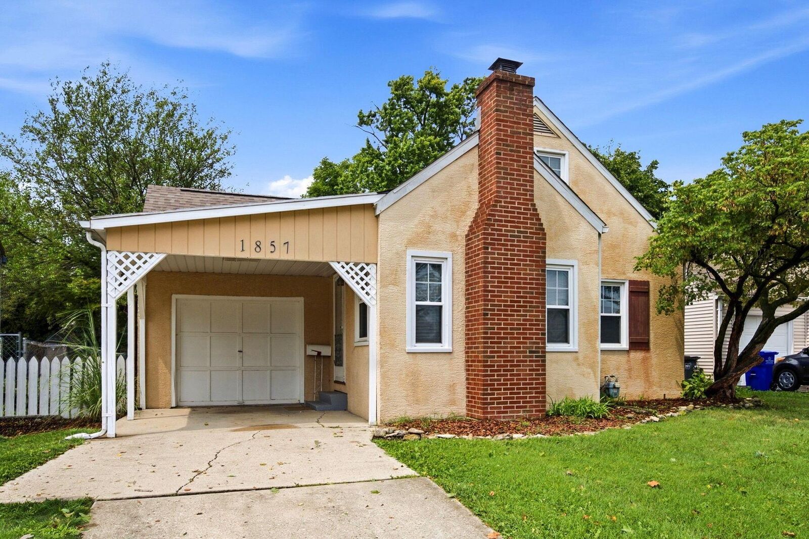 Property Photo: 1857 Hess Boulevard OH 43212