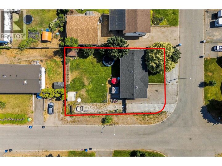 Property Photo: 420 Hillaby Avenue BC V1X 6G2