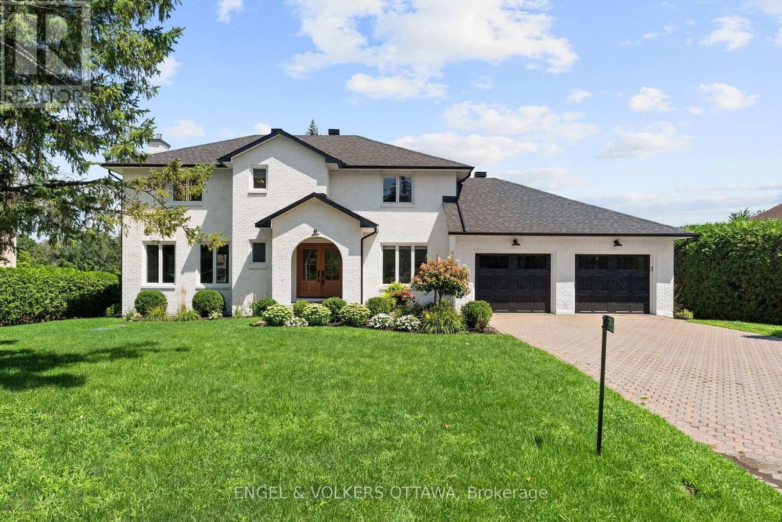 Property Photo:  5765 Kelly Marie Drive North  ON K4M 1B3 