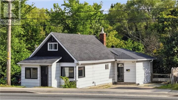 181 Douglas Street — photo 1