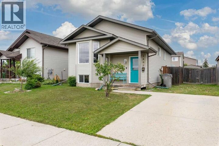 Property Photo: 1807 49 Avenue SK S9V 0Z3