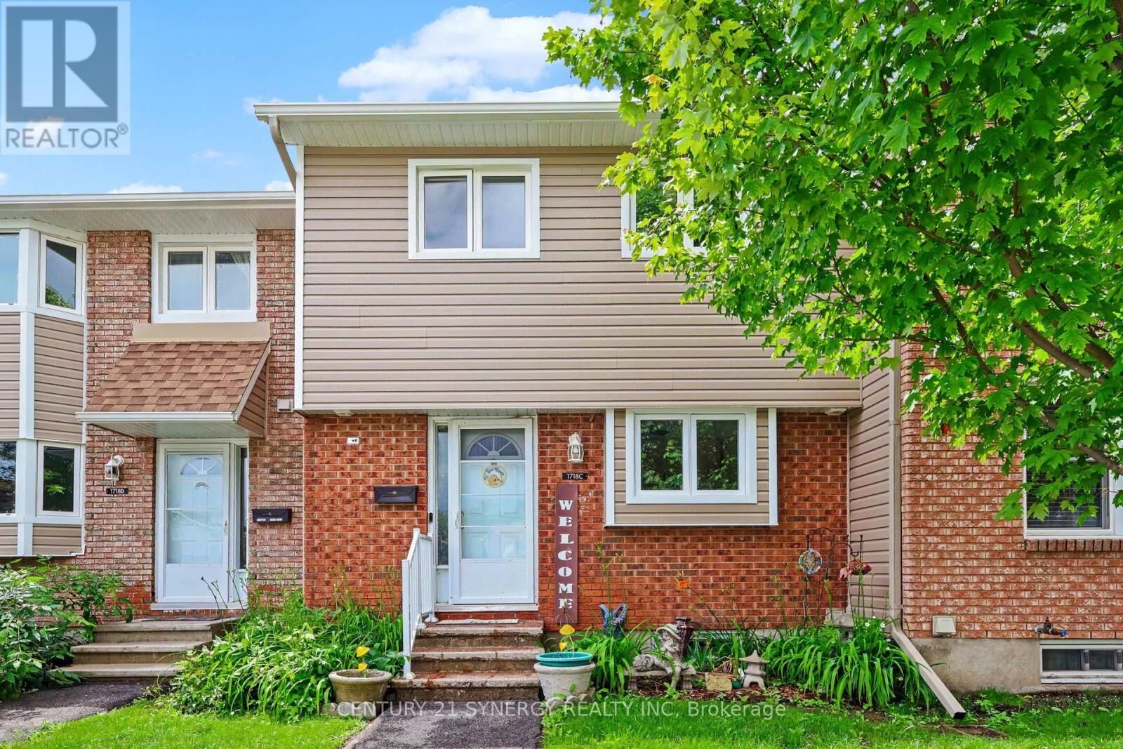 Property Photo: 1718 Lamoureux Drive C ON K1E 2N2