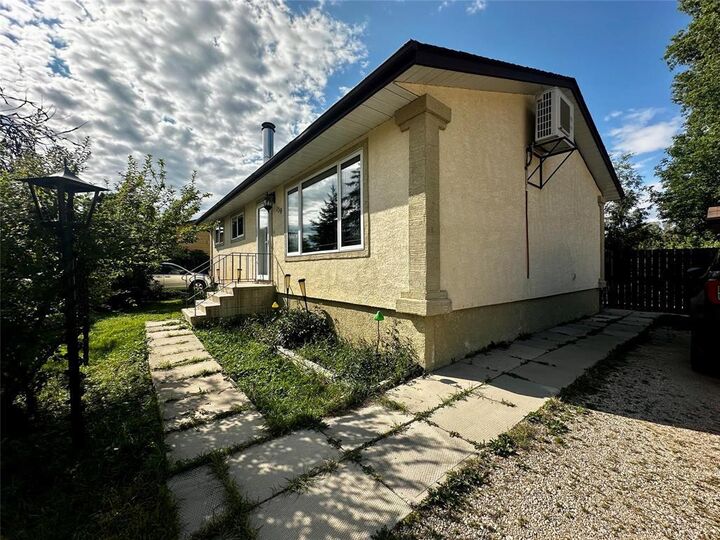 Property Photo:  159 Trager Drive  MB R9A 1K2 