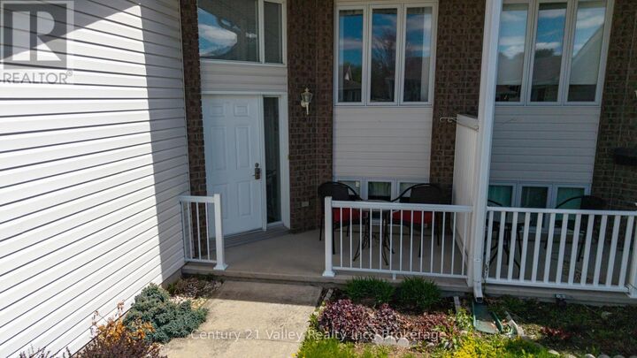 Property Photo: 439 Mayhew Street ON K7V 4L4