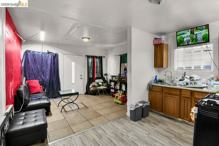Property Photo: 1090 70th Ave CA 94621