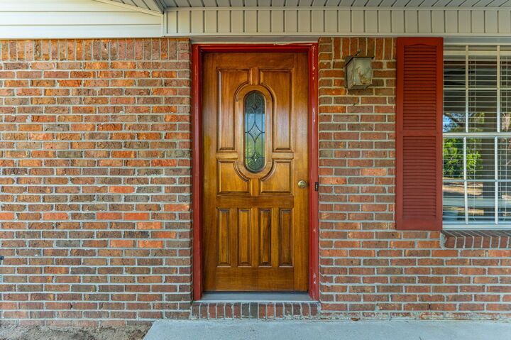 Property Photo: 5630 Buck Ward Road FL 32531