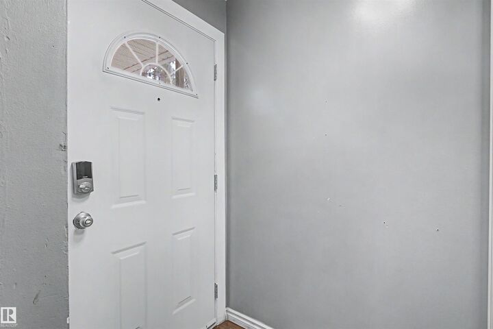 Property Photo: 5724 143 Avenue NW AB T5A 1K1