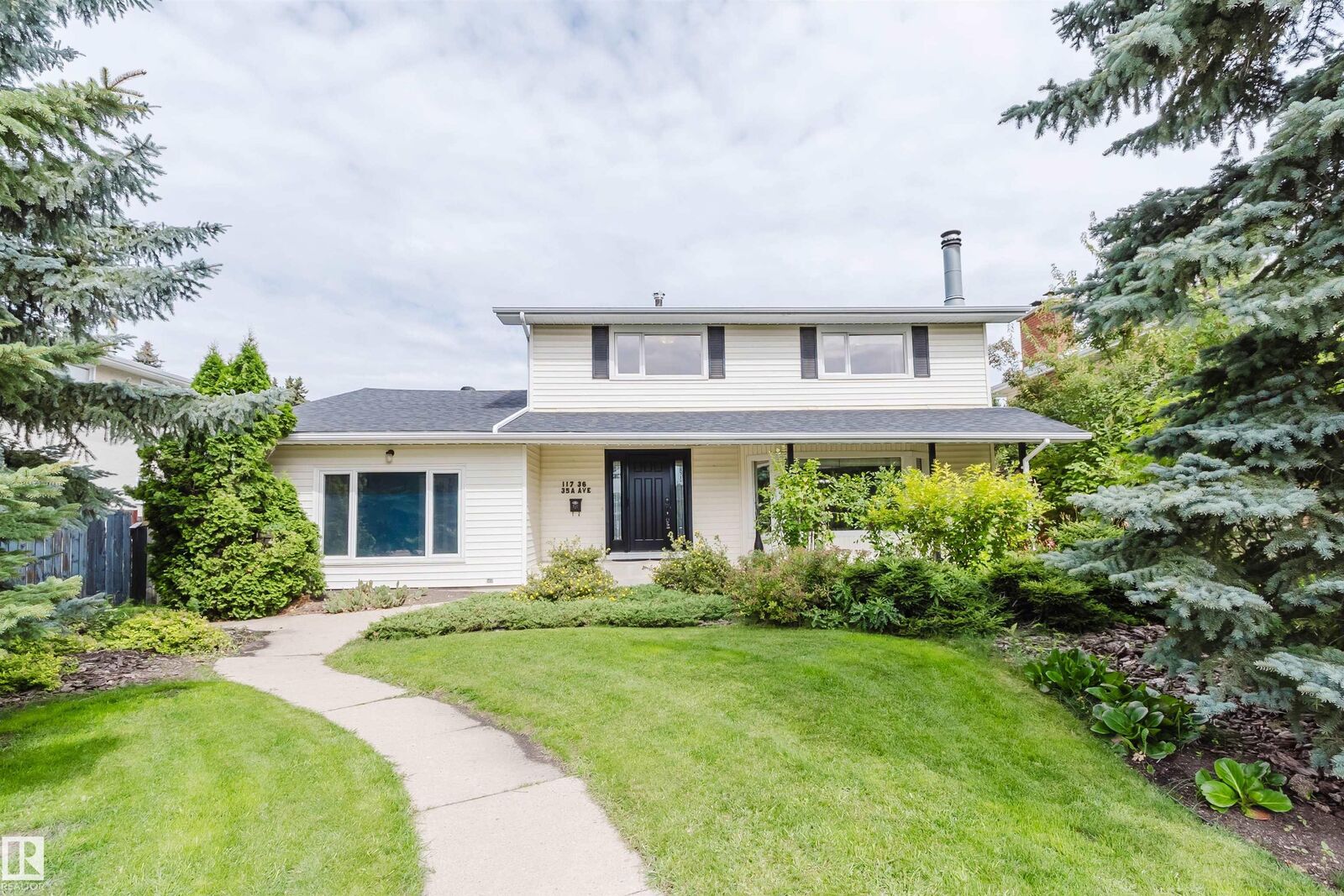 Property Photo:  11736 35A Avenue NW  AB T6J 0B5 