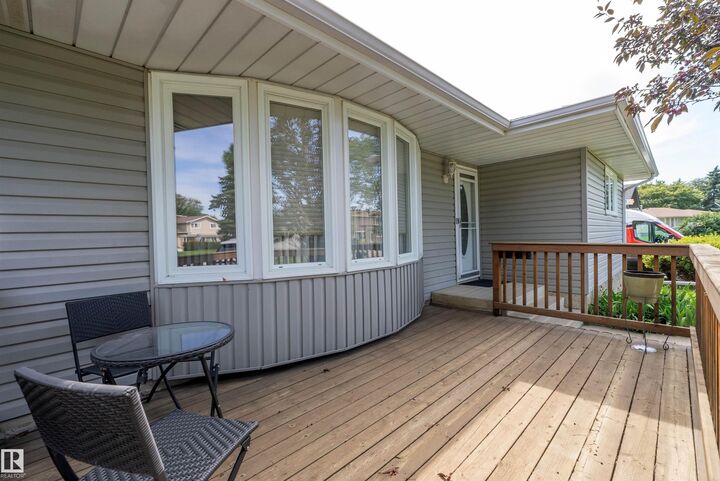 Property Photo:  5507 51 Street  AB T9E 5N5 